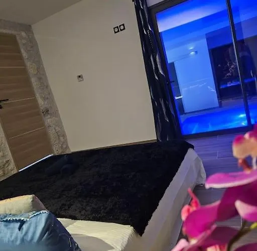 & Luxuria 别墅 Massels