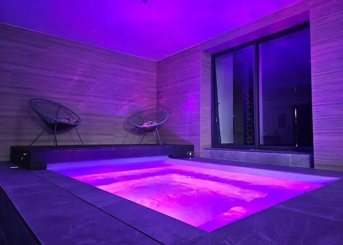 别墅 & Luxuria Massels